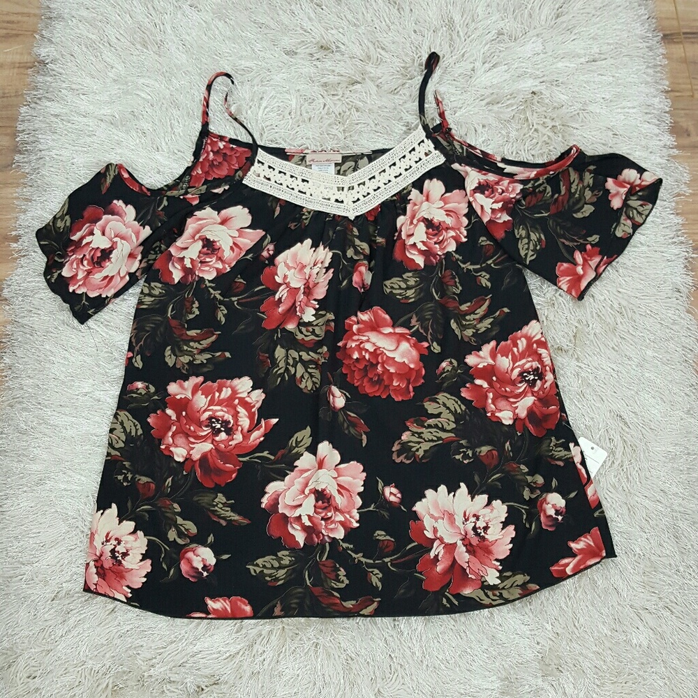 Women's cold shoulder flower print top size small